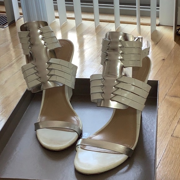 BCBG white sandals wedge.leather. Lightly used with box and dust bag. Size 8.5 - Picture 2 of 6